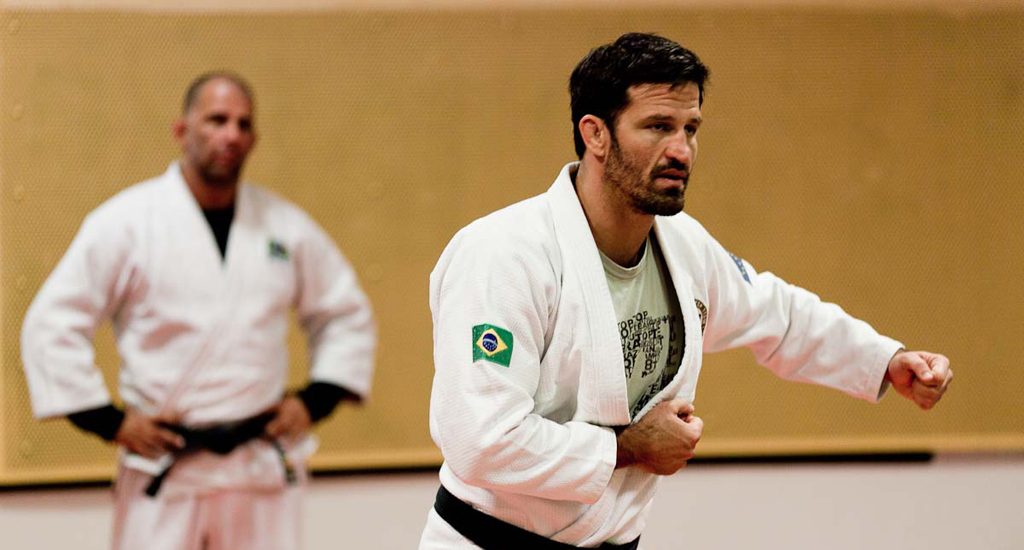 Murilo Bustamante Competes in Boxing