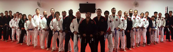 Felipe Neto and his students at the Alliance Zicro Academy